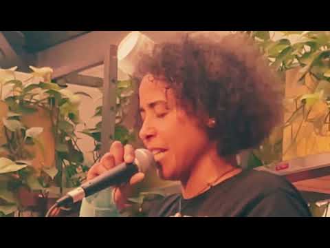 FLEUR EARTH Live // Wohnzimmerkonzert in Köln