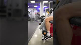 Wyprosty nóg na maszynie — wideo