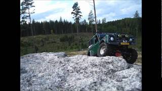 preview picture of video 'Dansk RC Land-Rover On the rocks in Sweden'