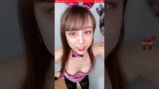 ライブ配信　バニーガール　見えすぎ　胸チラ　谷間