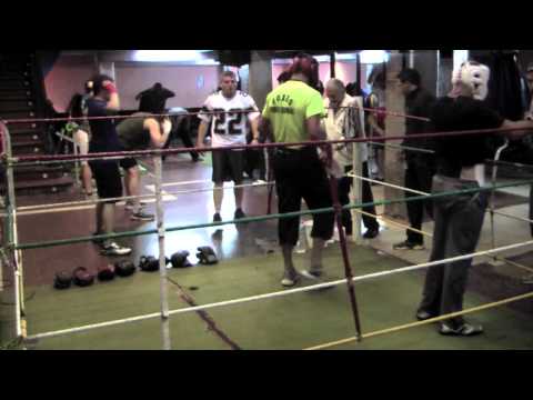 Marcus Bianconi spars with Argentinian Champ Roberto Bolonti