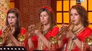 Une marocaine qui interprété la chanson de IDIR &quot;A vava-inuva&quot;.