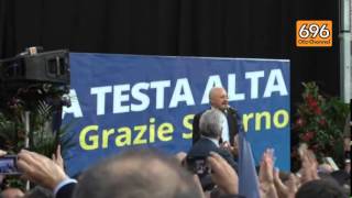 de-luca-in-piazza-l-abbraccio-di-salerno-al-nuovo-presidente