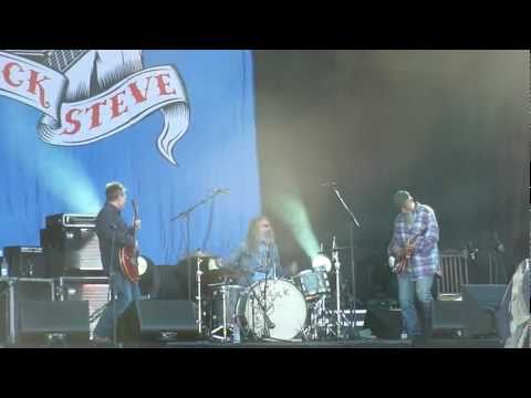 Seasick Steve & John Paul Jones - Thunderbird - Live - Isle Of Wight Festival - 11 June 2011