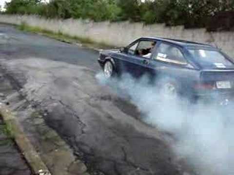 gol turbo fazendo burnout