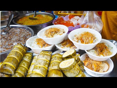 Breakfast,Desserts,And Fresh Food For Sales at Boeung Trabaek Marekt