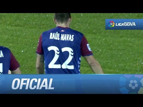 Disparo lejano de Navas que salva Tyton