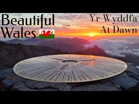 Discover the Magic of Snowdonia: Hiking to the Top of Snowdon