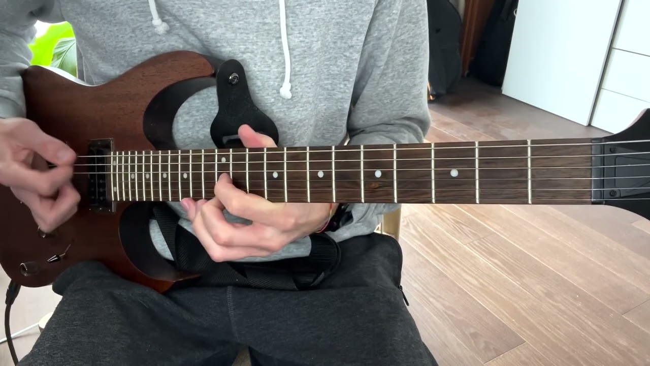 Roberto Barlocci playing the Kashmir riff on guitar in DADGAD tuning