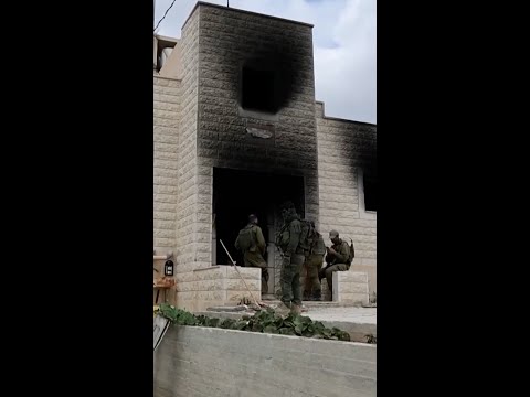 Israeli settlers block Palestinian family's return home