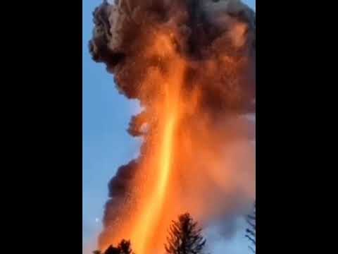 🔥ВИДЕО СТРАШНОГО ВЗРЫВА В ХМЕЛЬНИЦКОМ. УДАРНАЯ ВОЛНА СБИВАЕТ С НОГ! #важно #shorts #рекомендации