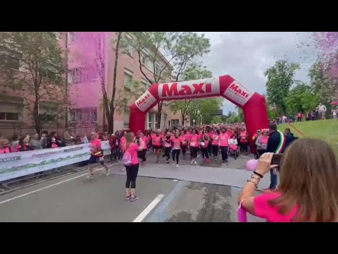 Treviso in rosa, ecco l'attimo della partenza e la sfilata delle atlete, ognuna al suo ritmo