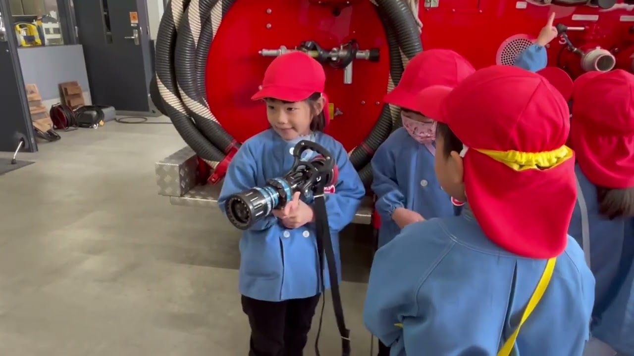 R080304suzuお別れ遠足02（消防車のお話）