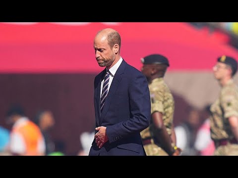 Prince William joins kickabout at Edinburgh community centre