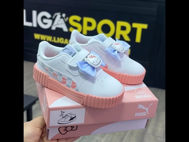 Vídeo relacionado con Hello Kitty - Figura Premium de Hello Kitty de 20 cm con 9 Puntos de Articulación, Ropa y Zapatos Desmontables, Diseño Detallado y Articulado, Famosa (HKTH8100)