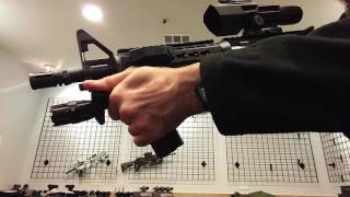 Video: NcSTAR Vertikalt Grepp KeyMod med Vapenlampa
