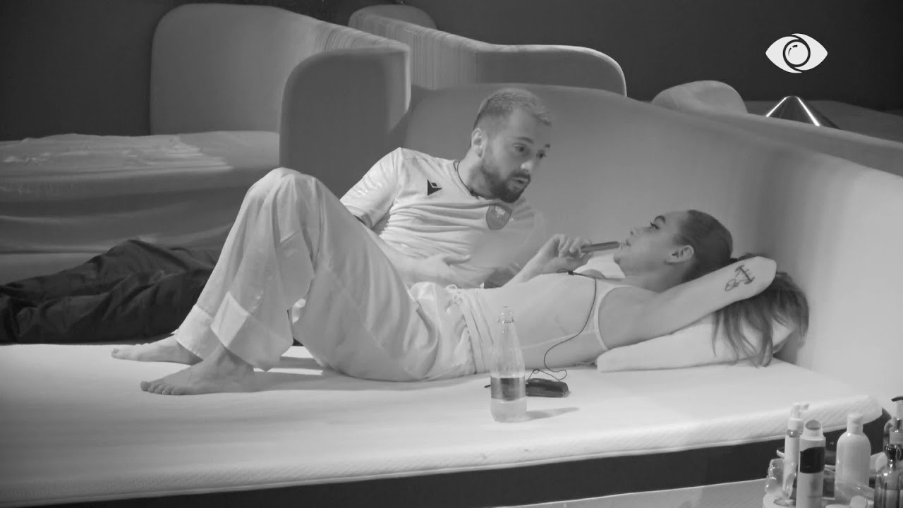 Gjesti dhe Egli shkëmbejnë puthje dhe përqafime me njëri-tjetrin