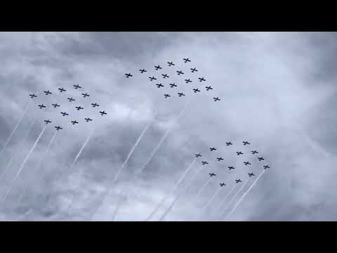 Oshkosh AirVenture 2022 Mass Formation Flyover on Monday