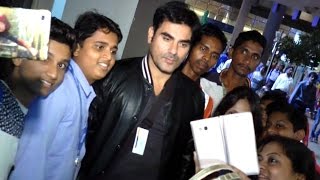 Arbaaz Khan’s Selfie Moment With Fans!