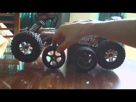 Traxxas Bandit with Slash Wheels. Size comparison