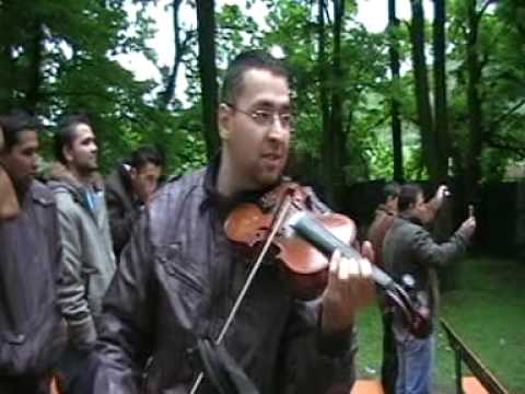 Skupina Šarkani - Romfest 2010 - ukázka na housle