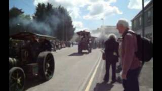 preview picture of video 'Abergavenny steam rally 2010 - parade through town'