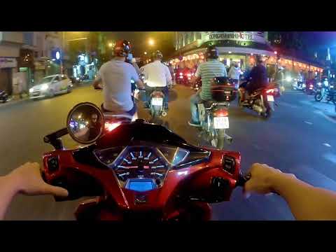 10 Minutes of Crazy RUSH HOUR Traffic in Saigon, Vietnam | Giao thông Sài Gòn giờ cao điểm.