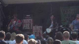 Monty Are I - Between the Sheets (live warped tour)