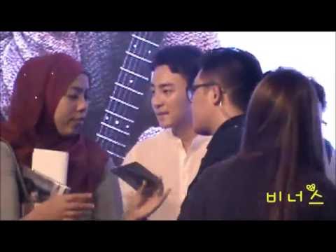 160826로이킴 (Roy Kim) - Photocard giving + Ending @ Showcase 2016 in Malaysia (fancam)