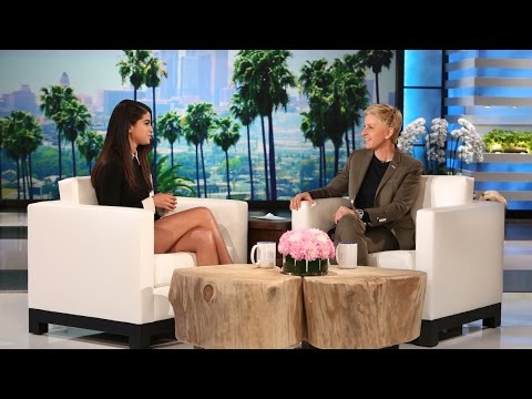 賽琳娜-戈麥斯與艾倫的約會。 (Selena Gomez Catches Up with Ellen)