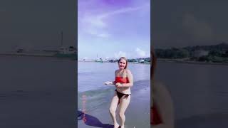 bikini TikTok be like...