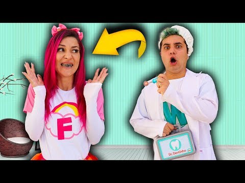 MALOUCOS FINGE SER DENTISTA E FRANZINHA PERDE TODOS DENTES - Kids Pretend Play Dentist With Toys