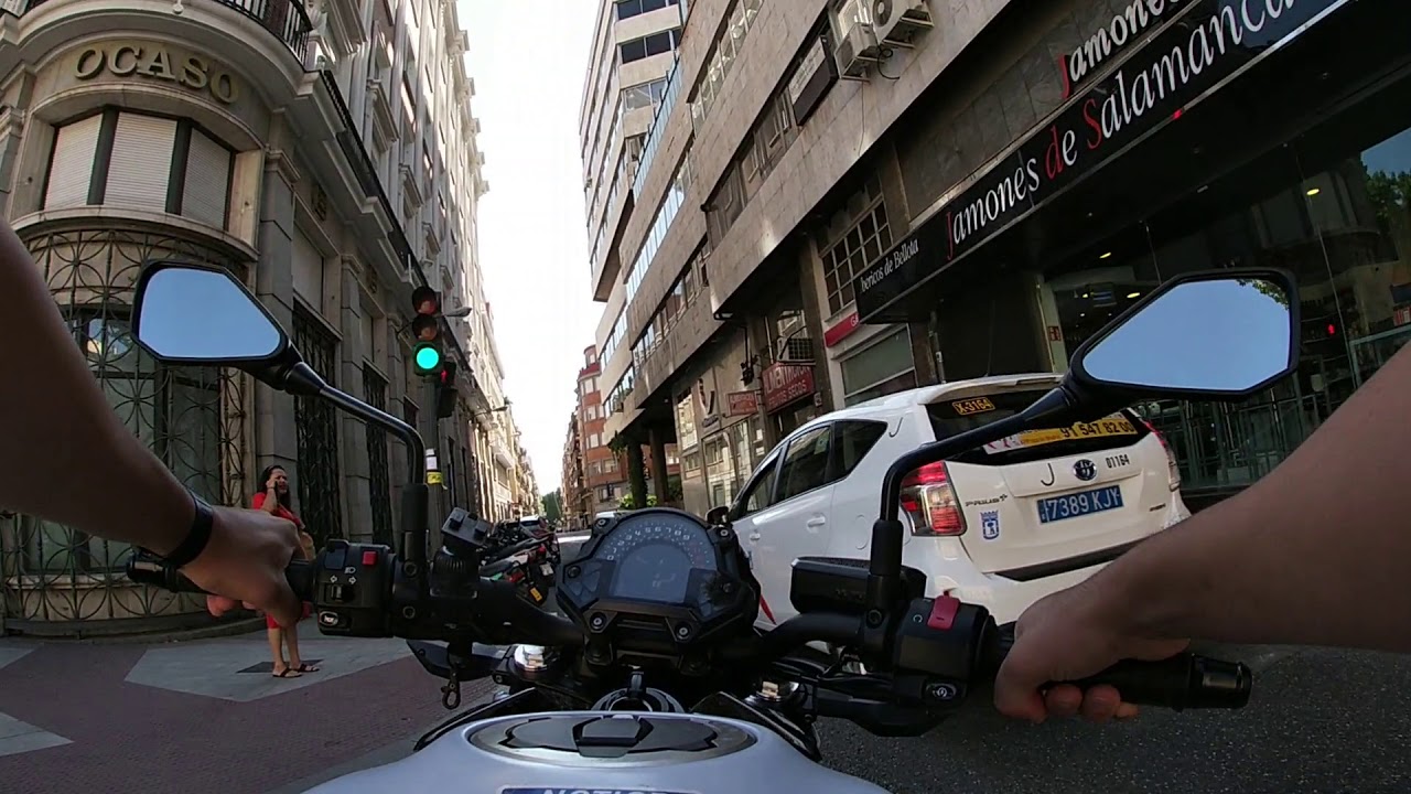 Watch O Motocicleta Parcata Sub Stele Now Kawasaki Z650 RIDE /Madrid