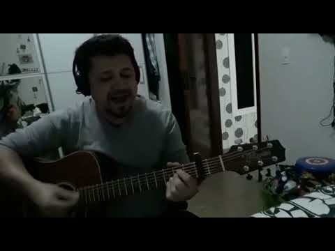 Alexandre tocando violão