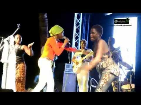 Maciré Sylla  en concert live a Conakry