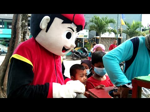 ES KRIM GRATIS !! BoBoiBoy Adu Du Upin Ipin Masha Cosplay Berbagi Free Ice Cream Acara Perlombaan Video