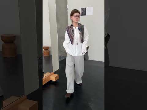 極簡多扣v領襯寬鬆襯衣