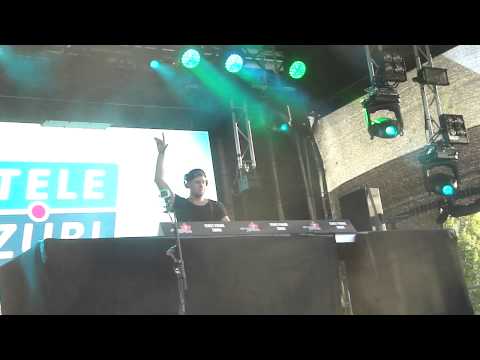 Tujamo - Booty bounce  Live @ Street Parade 2015