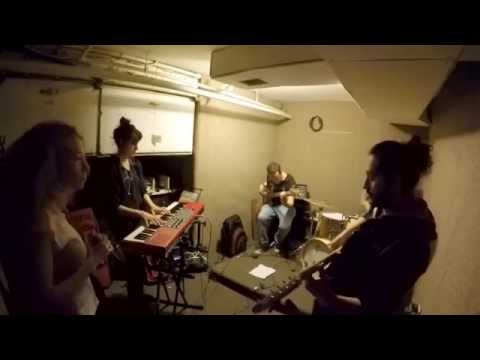 Lola de Hanna band practice - "Give Me Life" by HIMMEL