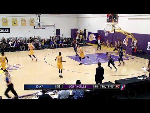 Travis Wear with the dunk!