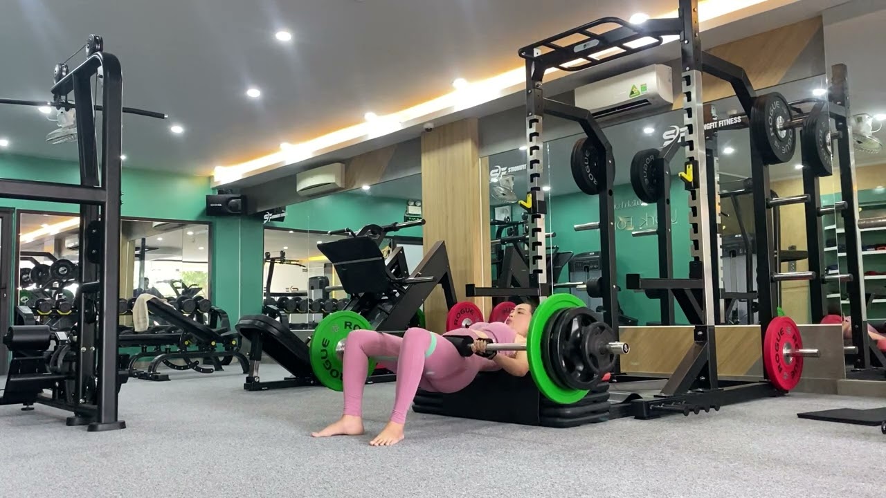 Bà mẹ 3 con Hipthrust 90kg - STRONGFIT PRIVATE FITNESS