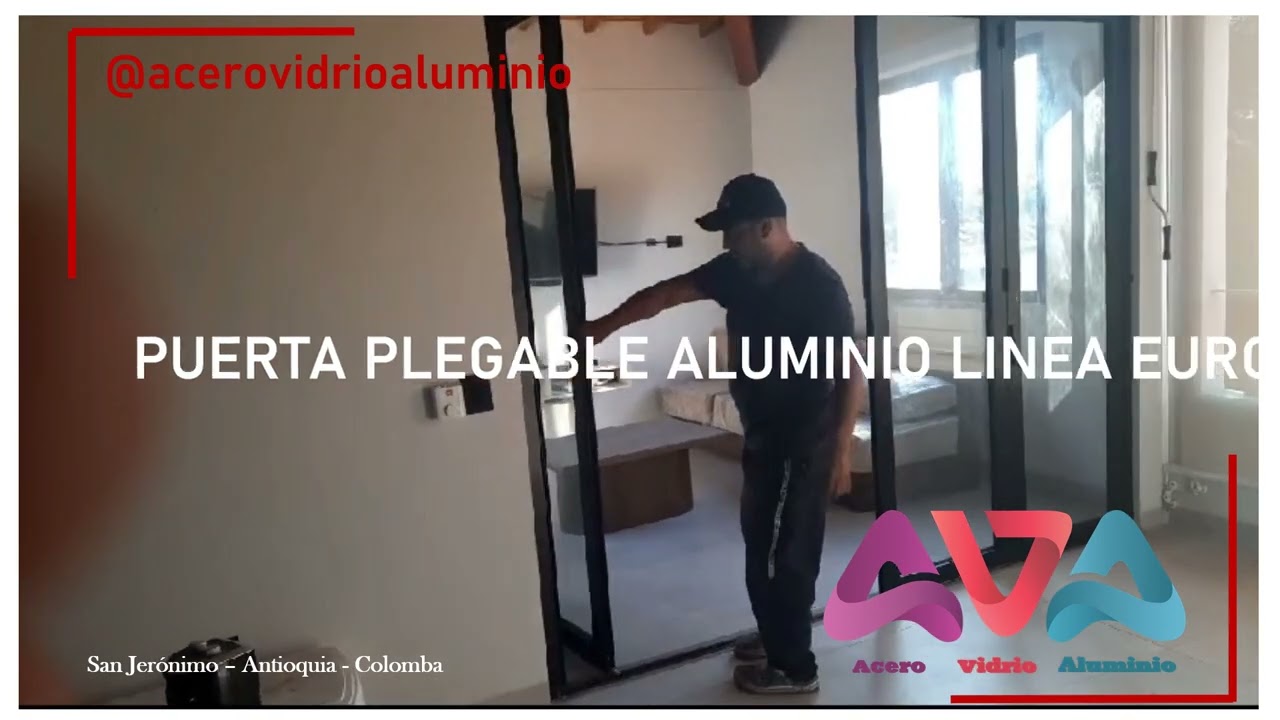Puerta plegable tradicional instalada
