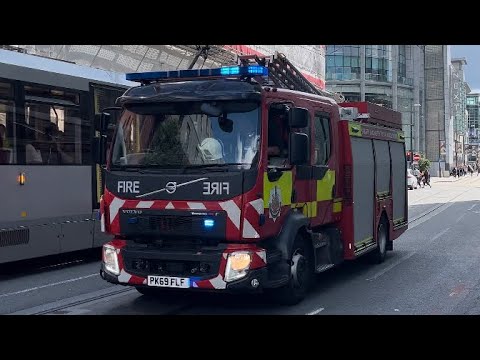 Greater Manchester Fire & Rescue Service - Phillips park pump responding