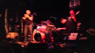 Ibrahim Maalouf leading NYC audience in "Ya Hala"