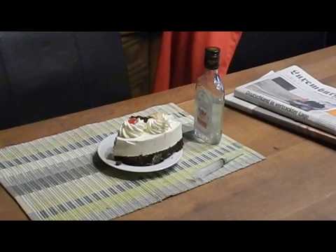 Schwarzwälder Kirschtorte verfeinern