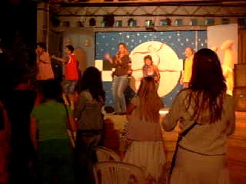 Kusadasi Cande Festival **** Hotel  dance on the stage mueve la colita Bambi and company :)