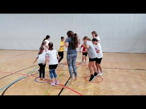 Spiele mit Reifen-Sportunterricht