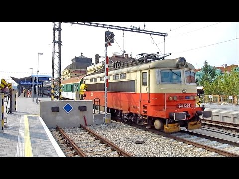 Elektrická lokomotiva 242.226-9. Vlakové nádraží České Budějovice
