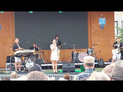 Tulenliekki Saija Tupanen ja eXmiehet