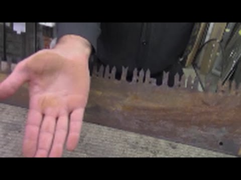 Remove rust from metal using phosphoric acid